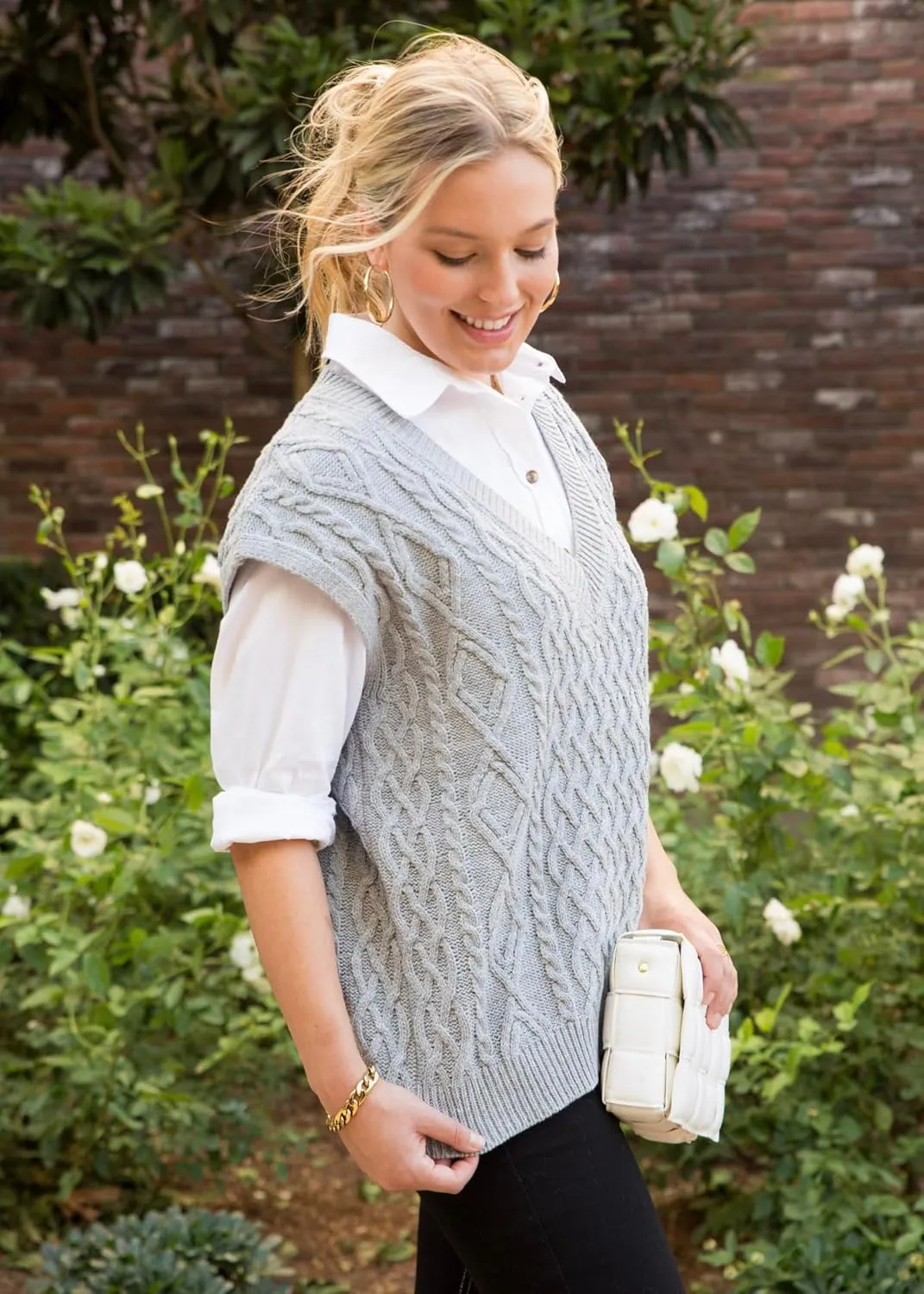 Anna-Kaci Women's Oversized Knit Sweater Vest Cable Knit V Neck Sleeveless Solid Color Pullover Sweater